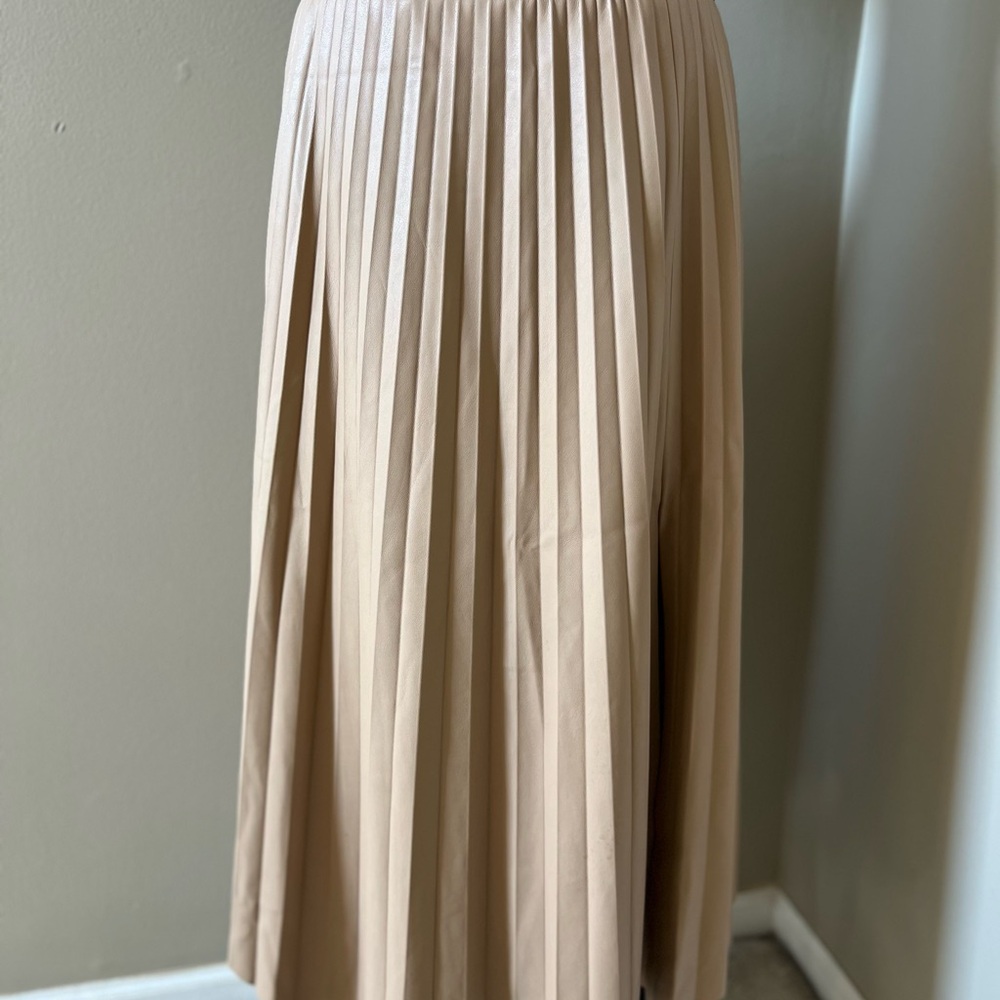 Elie Tahari Beige A-Line Pleated Skirt